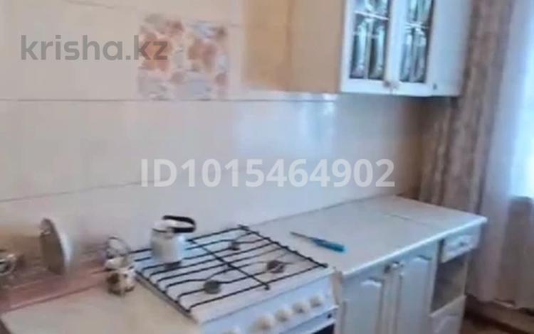 1-комнатная квартира · 33.6 м², мкр Аксай-2 29 за 180 000 ₸ в Алматы, Ауэзовский р-н — фото 2