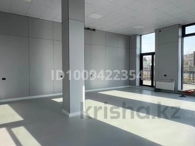Свободное назначение, офисы, магазины и бутики, салоны красоты, фитнес и спорт, медцентры и аптеки, образование, развлечения, кабинеты и рабочие места, студии · 65 м² за 400 000 〒 в Шымкенте