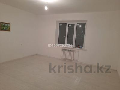 1-комнатная квартира · 50 м² · 3/9 этаж, Самал за 80 000 ₸ в Уральске