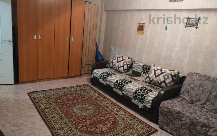 1-комнатная квартира, 35 м², 1/5 этаж, мкр Алмагуль, переулок Дружбы 9А