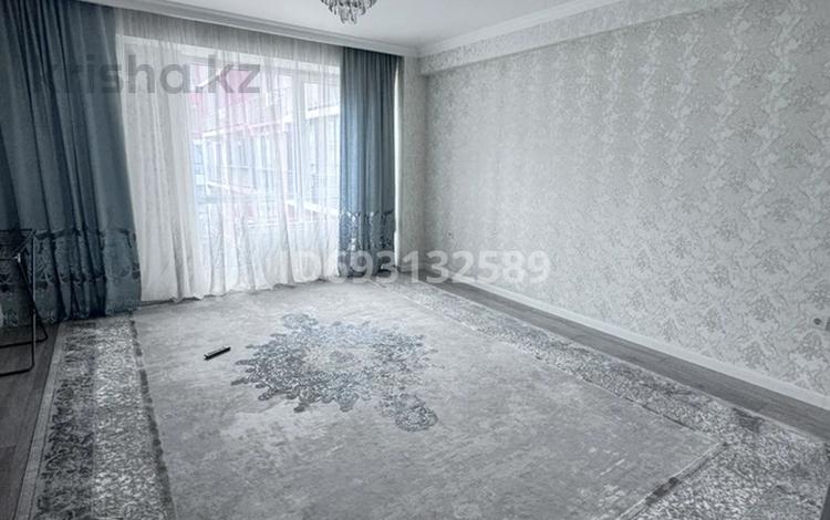 2-комнатная квартира, 66 м², 3/6 этаж помесячно, мкр Шугыла — Жунисова за 250 000 〒 в Алматы, Наурызбайский р-н — фото 2