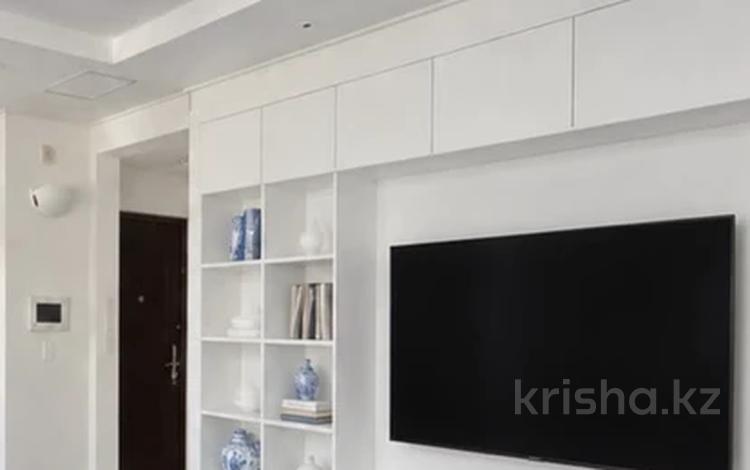 2-комнатная квартира · 75 м² · 18/21 этаж, Кабанбай батыра 43 за 300 000 ₸ в Астане, Есильский р-н — фото 2