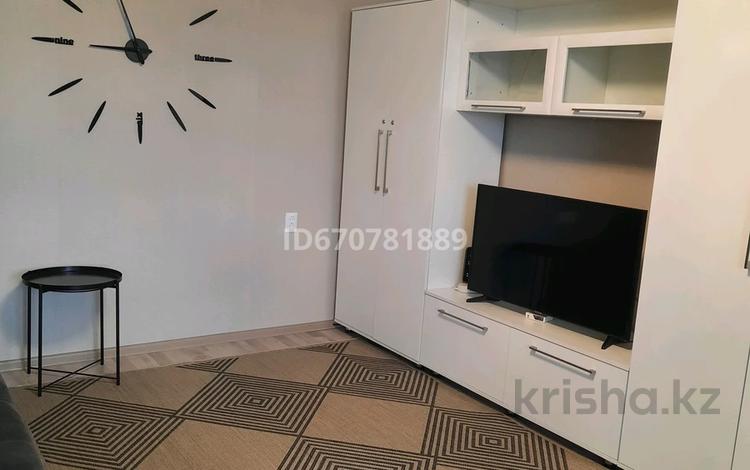 1-комнатная квартира · 50 м² · 8/9 этаж, Набережная имени Славского 40 за 12 000 ₸ в Усть-Каменогорске — фото 2