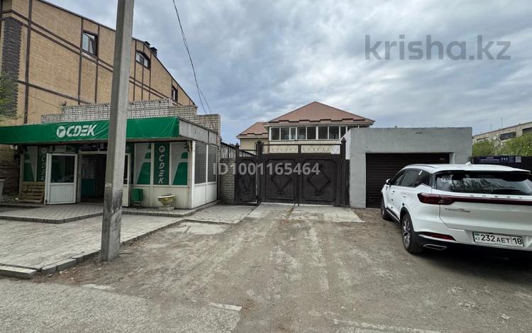 Отдельный дом · 4 комнаты · 165 м² · 5 сот., Каржаубайулы 109 — Дом находится на первой линии возле семейной бани вип и печки лавочки . за 80 млн 〒 в Семее — фото 2