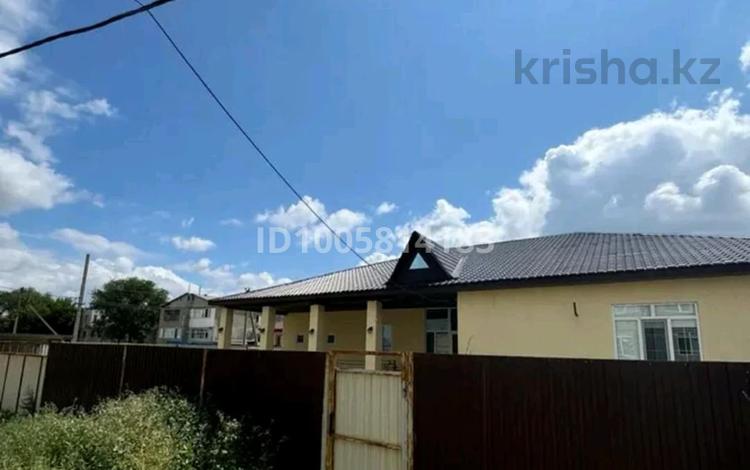 Отдельный дом · 6 комнат · 278 м² · 9 сот., мкр Лесхоз, К.медеубаев 63 — За кафе Дауыс, поворт направо недоезжая АЗС Арна за 45 млн 〒 в Атырау — фото 2