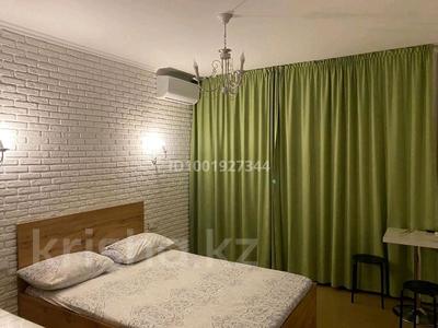 Аренда квартир по часам в Алматы: 1-комнатная квартира · 21 м² · 1/4 этаж, мкр №5 23 — Абая правда за 1 500 〒 1-комнатная квартира · 21 м² · 1/4 этаж, мкр №5 23 — Абая правда за 1 500 〒 в Алматы, Ауэзовский р-н