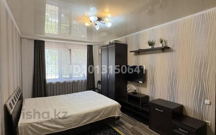 1-комнатная квартира · 64.5 м² · 1 этаж, Аманжолова 125/1 — Юбелейна за 10 000 ₸ в Уральске — фото 3