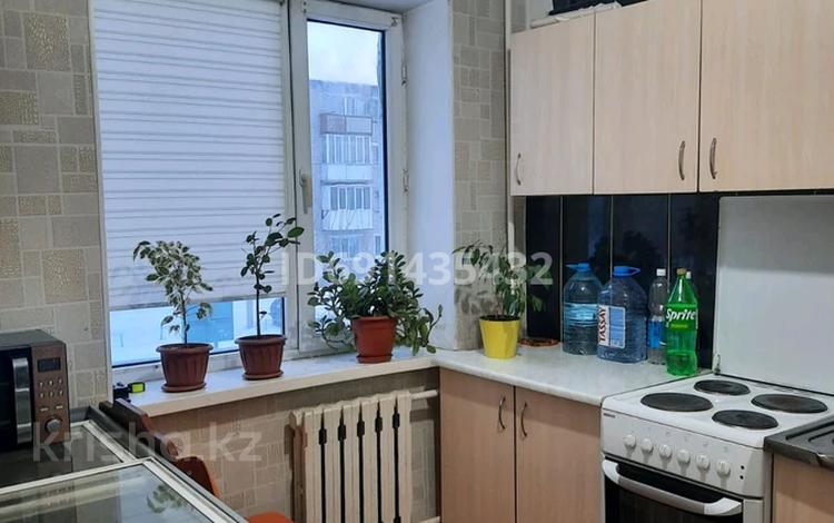 1-комнатная квартира, 30 м², 2/4 этаж, Рожановича 1 за 3.8 млн 〒 в Курчатове — фото 7