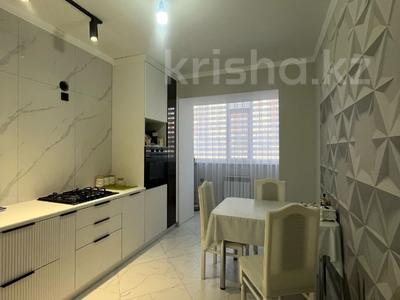 3-бөлмелі пәтер · 90 м² · 1/5 қабат, мкр. Алтын орда 28, бағасы: 35 млн ₸ в Актобе