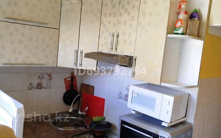 2-комнатная квартира · 44.5 м² · 2/5 этаж, мкр Фёдоровка , Мкр Фёдоровка магазин одежда 105 — Орлова за 13 млн ₸ в Караганде, Казыбек би р-н — фото 2