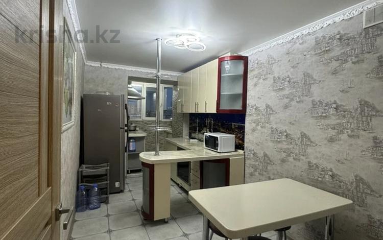 4-комнатная квартира · 89 м² · 5/9 этаж, мкр Юго-Восток, Дюсембекова 4 за 30 млн ₸ в Караганде, Казыбек би р-н — фото 2