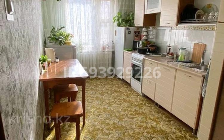3-бөлмелі пәтер · 65 м² · 6/9 қабат, Камзина 68, бағасы: 29 млн ₸ в Павлодаре — фото 2