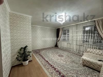 2-комнатная квартира, 70 м², 2/4 этаж, мкр Нурсат 16 — ул. Толепбек Назарбекова за 29 млн 〒 в Шымкенте, Каратауский р-н