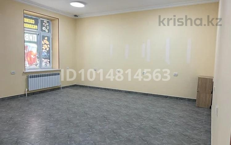 Офисы, магазины и бутики, салоны красоты, образование, развлечения, кабинеты и рабочие места, студии · 250 м² за 400 000 ₸ в Шымкенте, Каратауский р-н — фото 2