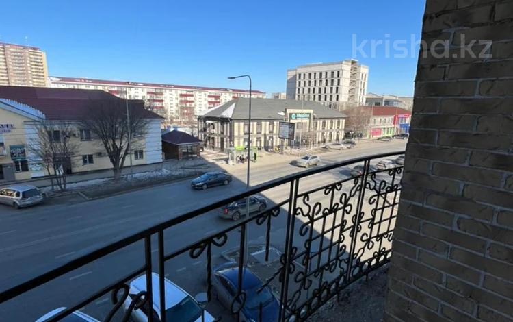 2-бөлмелі пәтер · 83 м² · 2/12 қабат, Азаттык 72-а, бағасы: 28 млн 〒 в Атырау — фото 2