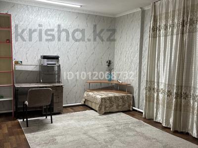 Дом · 8 комнат · 300 м², Богенбай батыра 70 — Пересечение с ул.Тукая за 60 000 ₸ в Семее