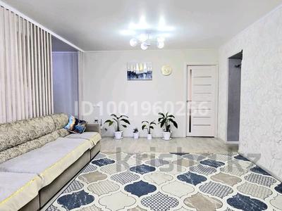 4-комнатная квартира · 86 м² · 6/9 этаж, мкр 4 2 — С.датова и абулхаир хана, гостиница &quot;Виктория&quot; за 30 млн 〒 в Уральске