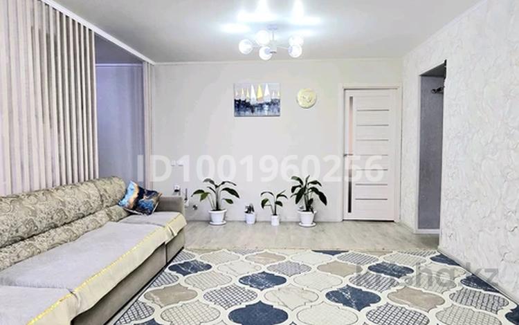 4-комнатная квартира · 86 м² · 6/9 этаж, мкр 4 2 — С.датова и абулхаир хана, гостиница "Виктория" за 28.5 млн ₸ в Уральске — фото 2