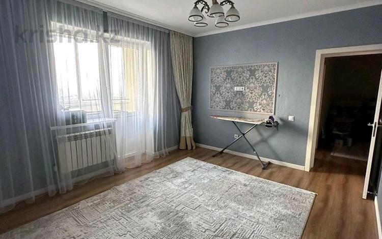 3-комнатная квартира, 90 м², 14/17 этаж, Жандосова 140 — Жандосова Правда за 47 млн 〒 в Алматы, Ауэзовский р-н — фото 2