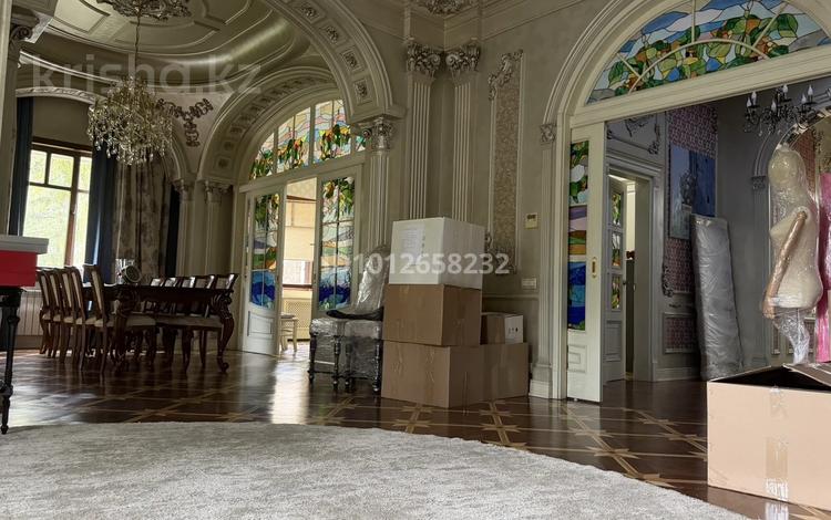 4-бөлмелі пәтер · 210 м² · 1/3 қабат, Керей-Жәнібек хандар, бағасы: 450 млн ₸ в Алматы, Медеуский р-н — фото 2