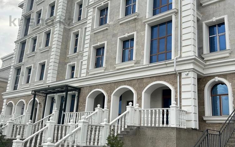 Свободное назначение, офисы, магазины и бутики, общепит, салоны красоты, медцентры и аптеки, образование, развлечения · 295 м² за 163 млн 〒 в Астане, Есильский р-н — фото 2