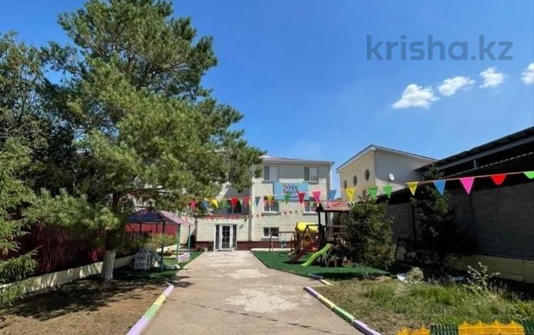 Отдельный дом · 10 комнат · 650 м² · 15.6 сот., Хлудова 1/1 за 215 млн ₸ в Астане, Есильский р-н — фото 2