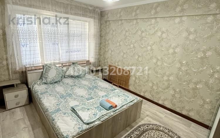 3-бөлмелі пәтер · 30 м² · 3/5 қабат, Казыбек би 22 — Казантаева, бағасы: 10 000 ₸ в  — фото 2