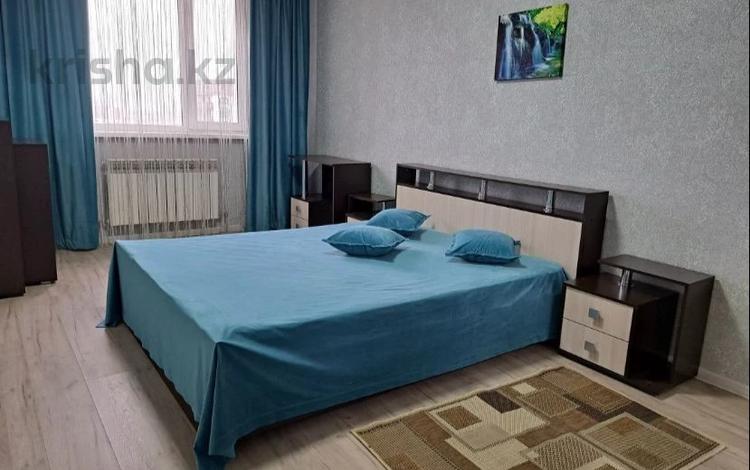 2-комнатная квартира, 70 м², 10/13 этаж помесячно, Жамбыла 155 — Байзакова