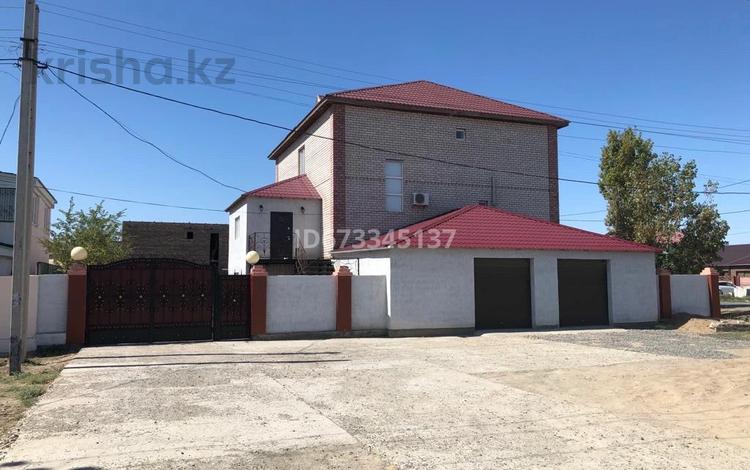Жеке үй · 9 бөлме · 400 м² · 10 жүзд., Жеті қазына ш/а., Куанышбаева 19 — Куанышбаев, бағасы: 55 млн ₸ в Атырау, мкр Жети Казына — фото 2