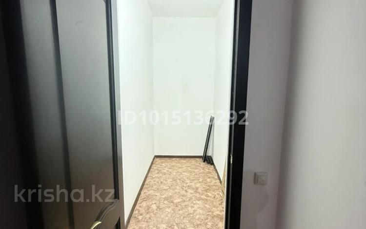 2-бөлмелі пәтер · 79 м² · 4/9 қабат, Нұр Ақтөбе, Нур Актобе 4мкр 14г, бағасы: 100 000 ₸ — фото 2