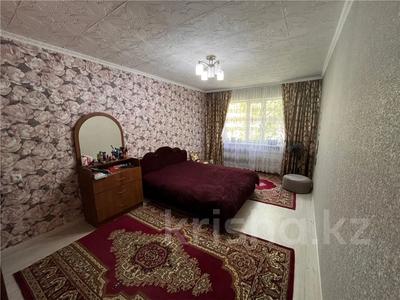 3-комнатная квартира · 64 м² · 3/5 этаж, Майкудук, 16й микрорайон за 13.5 млн ₸ в Караганде, Алихана Бокейханова р-н