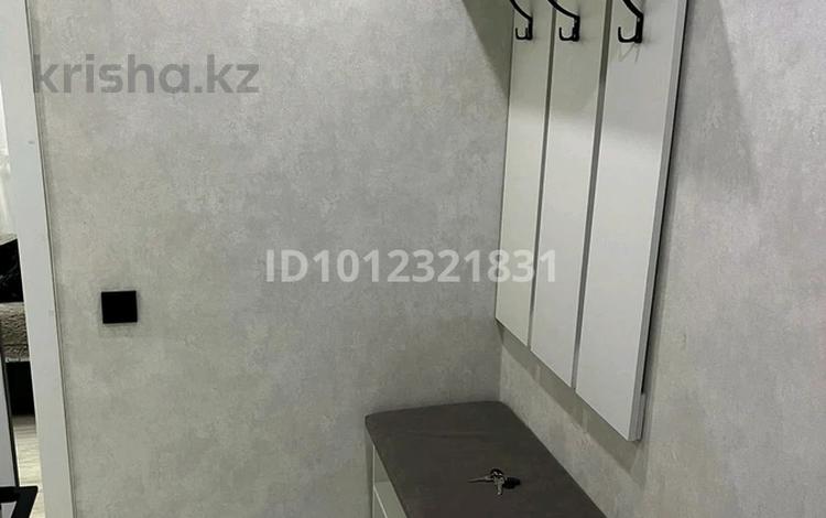 1-комнатная квартира · 32 м² · 2/5 этаж, ул. Жанибека Карменова 53 за 160 000 ₸ в Семее, Красный Кордон — фото 2