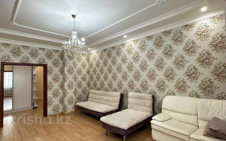 3-комнатная квартира, 130 м², 3/8 этаж, Керей и Жанибек хандар 6