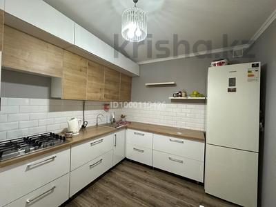4-комнатная квартира · 90 м² · 1/5 этаж, Жумабаева 21 за 400 000 〒 в Семее