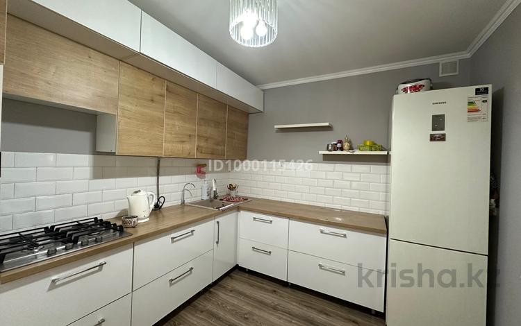 4-комнатная квартира · 90 м² · 1/5 этаж, Жумабаева 21 за 400 000 ₸ в Семее — фото 2