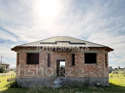 Отдельный дом · 4 комнаты · 121 м² · 10 сот., Байзақ Қостөбе бурыл 140 участок за 10 млн ₸ в Таразе