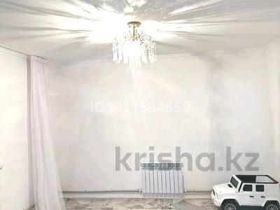 Отдельный дом · 2 комнаты · 60 м² · 8 сот., мкр Аксай-2, 12 33 за 14 млн 〒 в Атырау