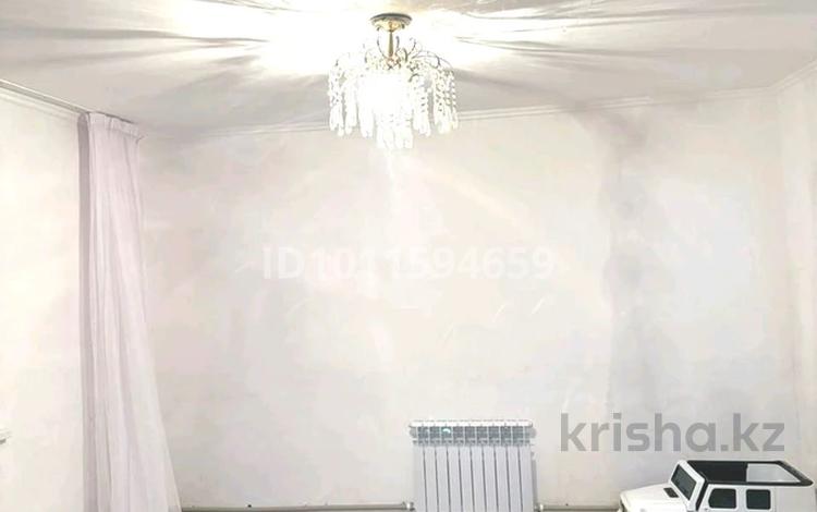 Жеке үй · 2 бөлме · 60 м² · 8 жүзд., мкр Аксай-2, 12 33, бағасы: 12 млн ₸ в Атырау — фото 2
