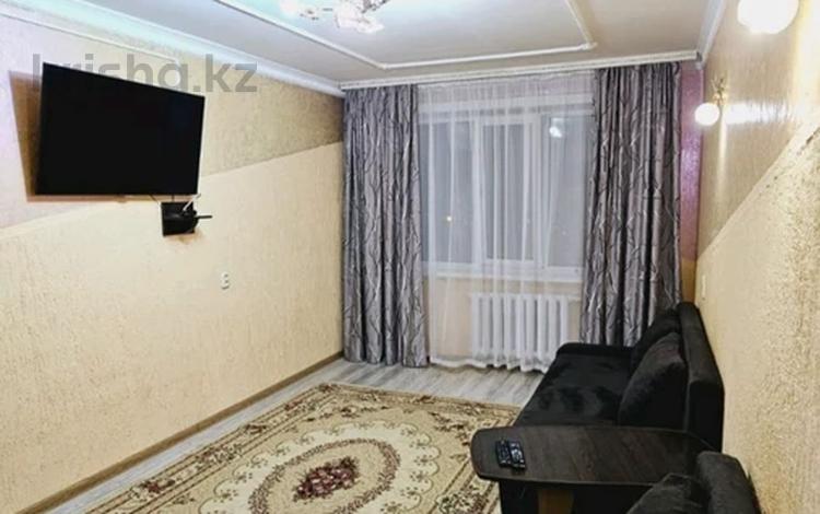 3-комнатная квартира, 70 м², 9/9 этаж посуточно, Абая 59 — Жабаева за 20 000 〒 в Петропавловске — фото 2