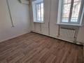 Кеңселер, кабинеттер және жұмыс орындары · 12 м², бағасы: 65 000 ₸ в Атырау, мкр Центральный — фото 2