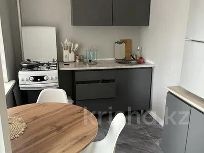 4-комнатная квартира · 65 м² · 2/5 этаж, Бакытжана Байкадамова 32 за 350 000 〒 в Алматы, Бостандыкский р-н