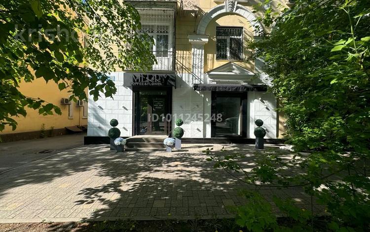 Свободное назначение, офисы, магазины и бутики, общепит, салоны красоты, фитнес и спорт, медцентры и аптеки, образование, развлечения, конференц-залы, кабинеты и рабочие места, студии · 75 м² за 2 млн ₸ в Алматы, Алмалинский р-н — фото 45