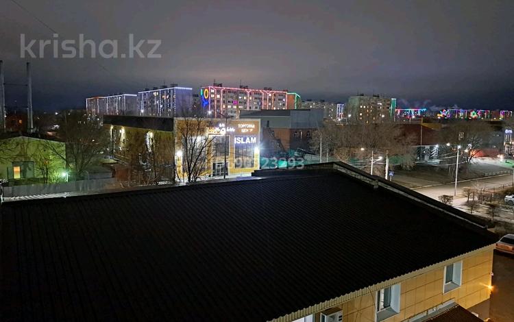 1-комнатная квартира · 30 м² · 4/5 этаж, 10 микр 10дом — Жибек жолы за 110 000 ₸ в Аксае — фото 2