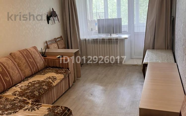 2-бөлмелі пәтер · 55 м², мкр Михайловка , Аманжолова 21, бағасы: 180 000 ₸ в Караганде, Казыбек би р-н — фото 2
