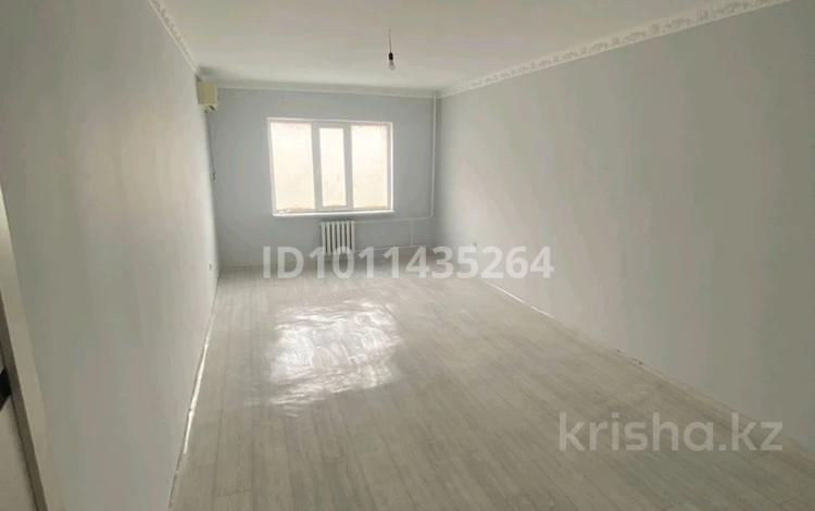 3-бөлмелі пәтер · 82 м² · 8/9 қабат, Алмагүл ш/а. 11 — Микрорайон Алмагул, бағасы: 22.5 млн ₸ в Атырау, мкр. Алмагуль — фото 2