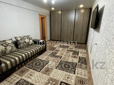 1-комнатная квартира · 30 м² · 1/5 этаж, Толстого 24 — 19 школа за 10 000 ₸ в Усть-Каменогорске