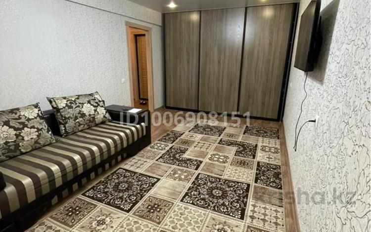 1-комнатная квартира · 30 м² · 1/5 этаж, Толстого 24 — 19 школа за 10 000 ₸ в Усть-Каменогорске — фото 2