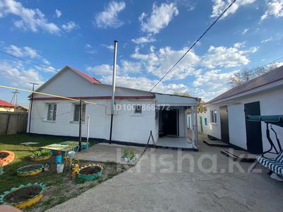 Отдельный дом · 4 комнаты · 80 м² · 7 сот., Железнодорожная 60 — Возле 5 школа,Магазин “Рахмет”,музыкальная школа за 27 млн 〒 в Аксае