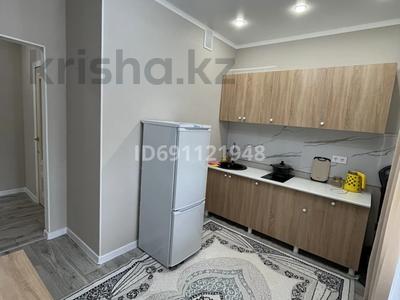 1-комнатная квартира, 38 м², 4/9 этаж посуточно, Хусейн Бен Талал 28 — Мангилик Ел за 12 000 〒 в Астане, Есильский р-н