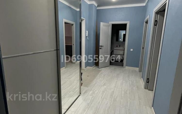 2-комнатная квартира, 65 м², 3/9 этаж помесячно, Абая 26/1 — Возле Драмтеатра